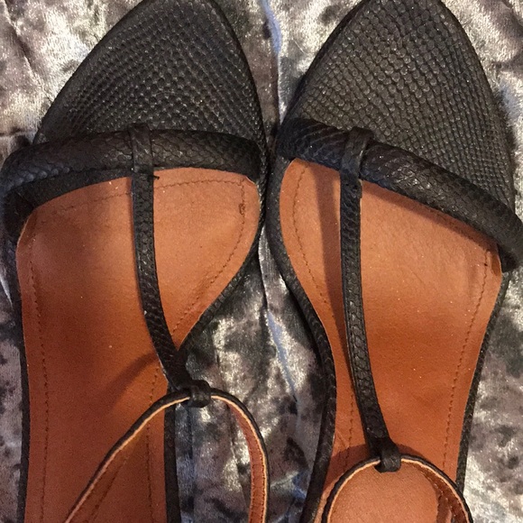 Heels - Picture 3 of 3